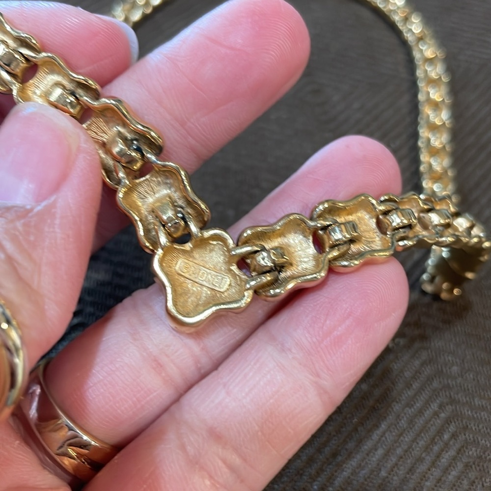 Monet vintage gold tone statement necklace - Picture 5 of 8